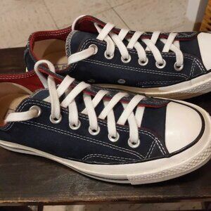 Unisex Converse Chuck Taylor Low-Top Sneakers - Size 5M 7W
